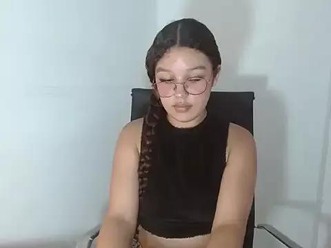 LunaRose15 from StripChat is Freechat