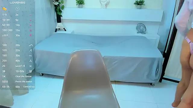 LunaRose15 from StripChat is Freechat