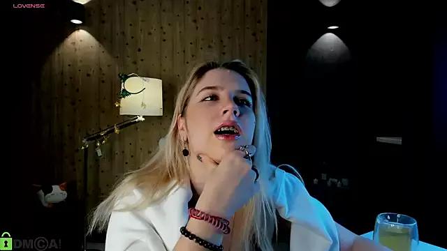 LunasShine from StripChat is Freechat