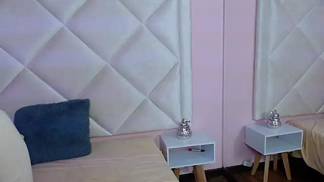 LunaVixen_ from StripChat is Freechat