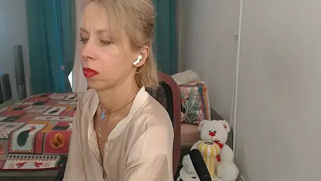 LuxuryNika from StripChat is Freechat