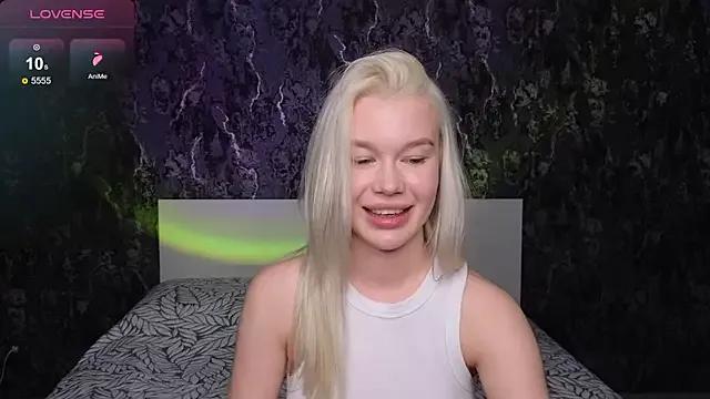 Lyps_lolly from StripChat is Freechat