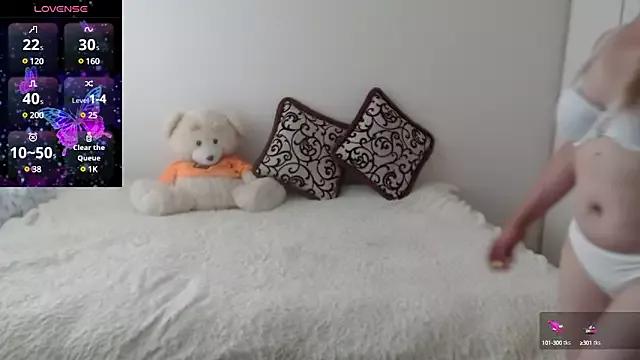 MargotLot from StripChat is Freechat