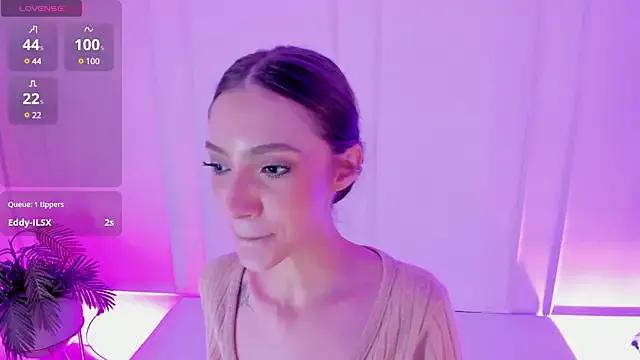 Mariapettit from StripChat is Freechat