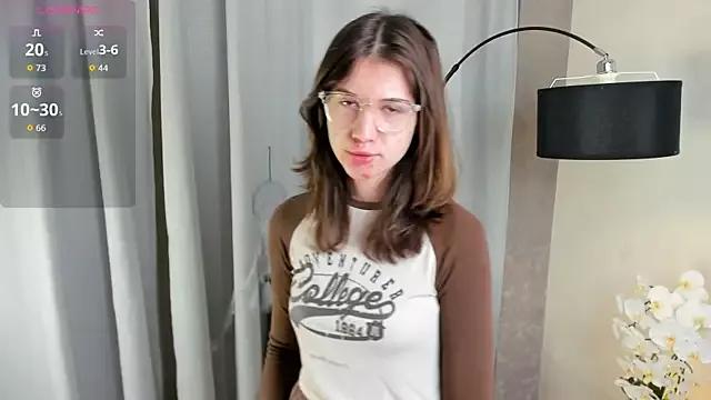 MarilynMun from StripChat is Freechat