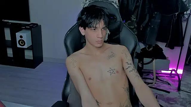 MarkBrowniii from StripChat is Freechat