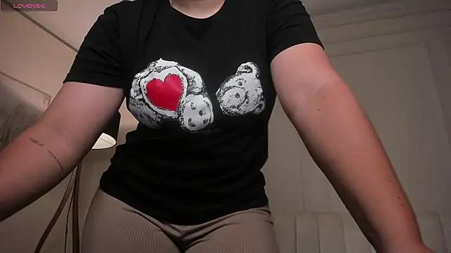 MartinnaBonnet from StripChat is Freechat