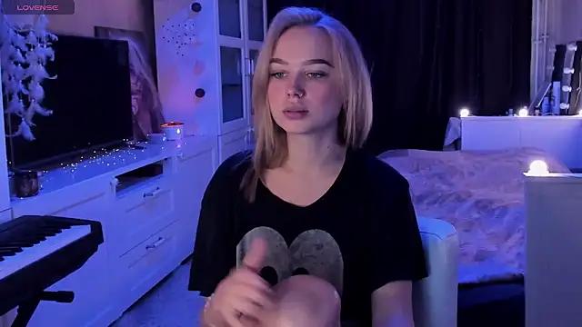 MaryDreaminess from StripChat is Freechat