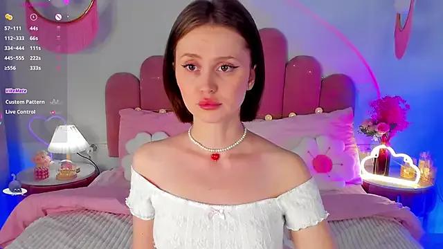 MaryLew from StripChat is Freechat