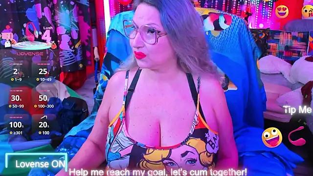 mature_lisa_naughty from StripChat is Freechat
