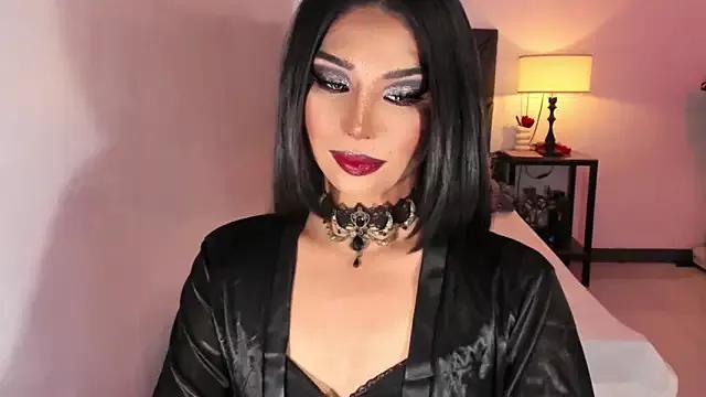 MaxxineMorenaTs from StripChat is Freechat