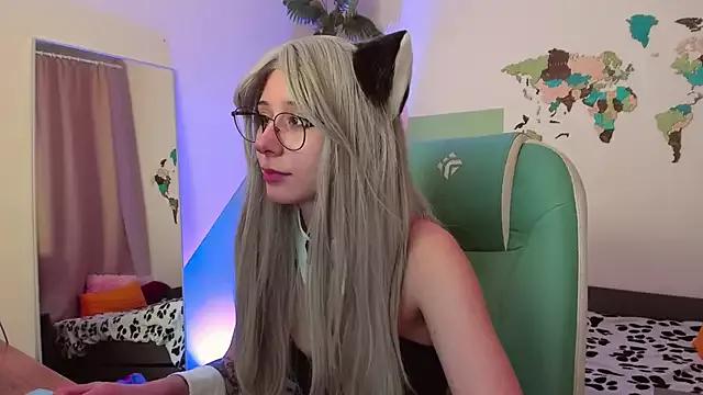 meomeee from StripChat is Freechat