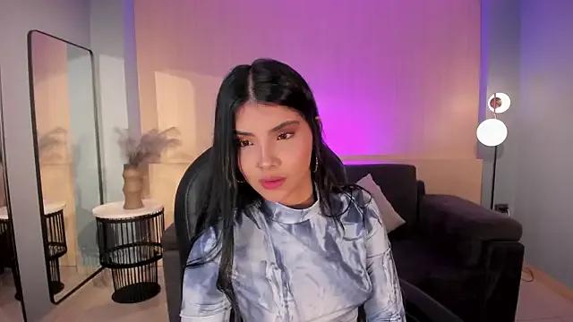 MiaLaurence from StripChat is Freechat