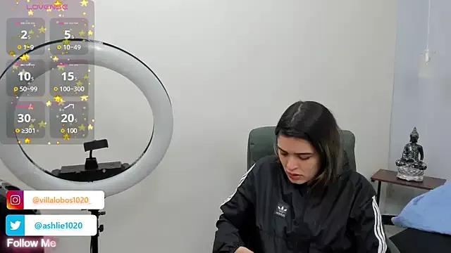 MiaVillalobos from StripChat is Freechat