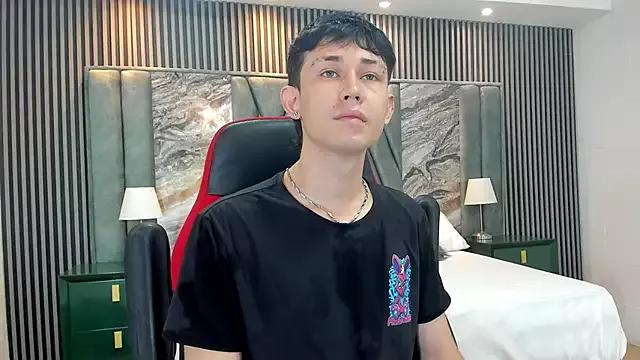 Michael_blue from StripChat is Freechat