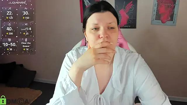Michele_Greenn from StripChat is Freechat