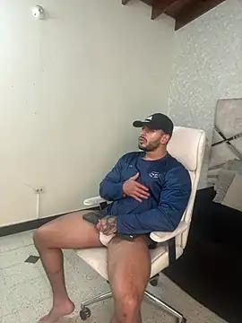mike_belle from StripChat is Freechat