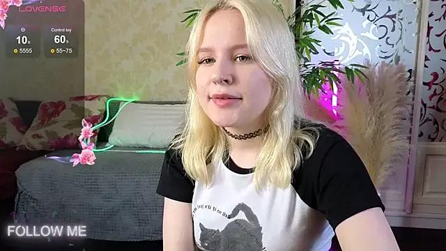 Mila_Lioness from StripChat is Freechat