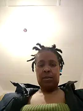 MilkBoobsxx82 from StripChat is Freechat