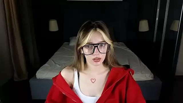 MILLIE_MUR from StripChat is Freechat