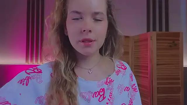 milly_shy from StripChat is Freechat