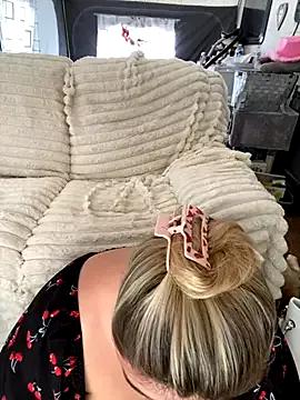 mimiprincessxoox from StripChat is Freechat