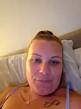 Miss-ShelbyXX from StripChat is Freechat