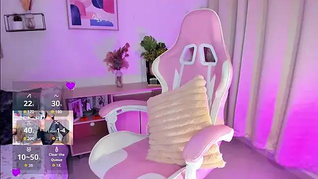 Misslaurenn from StripChat is Freechat