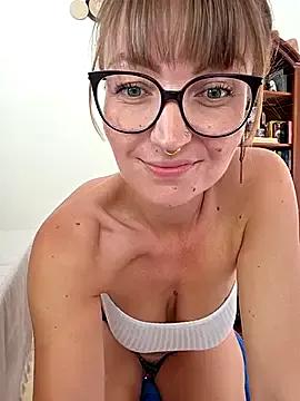 MissMialicious from StripChat is Freechat