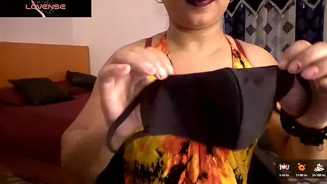 Mitale_S9TEEN from StripChat is Freechat