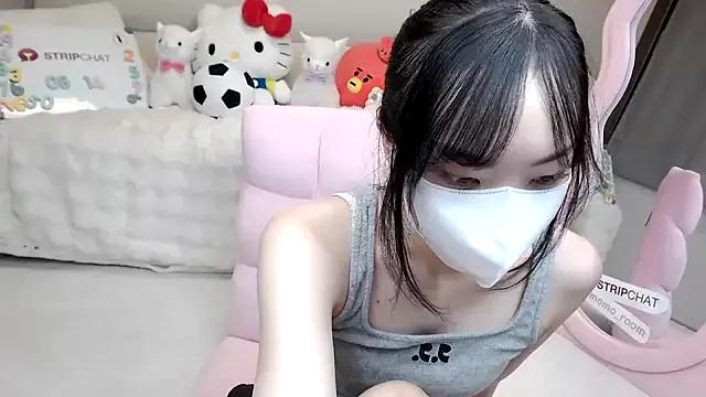 momo_room from StripChat is Freechat