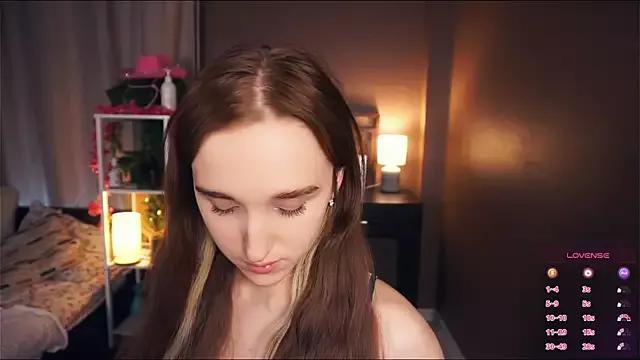 MonaFaro from StripChat is Freechat