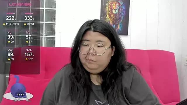 Nadine_asian from StripChat is Freechat