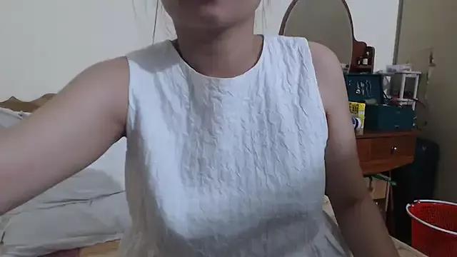 Naked_like_the_moon_usa from StripChat is Freechat