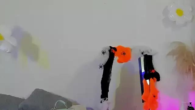 Naomi_Flame from StripChat is Freechat