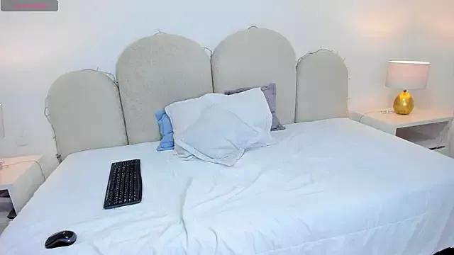 naomiii__ from StripChat is Freechat