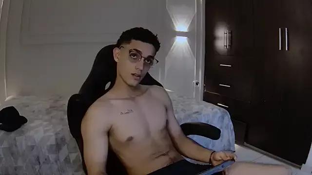 nathan_shimmer from StripChat is Freechat