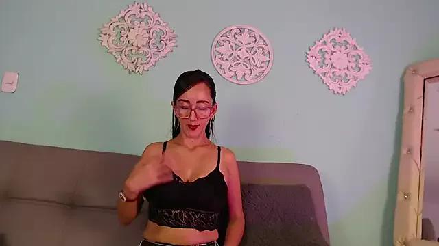 NetRussoo from StripChat is Freechat