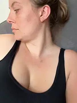 newMichelle from StripChat is Freechat