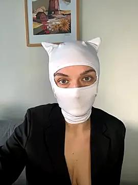 Nikki_Hoee from StripChat is Freechat