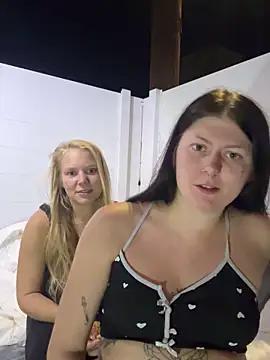 onlyellielosch from StripChat is Freechat