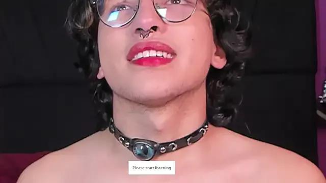 OpaloBlue from StripChat is Freechat