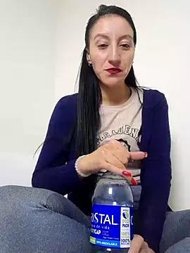 Oriana111 from StripChat is Freechat