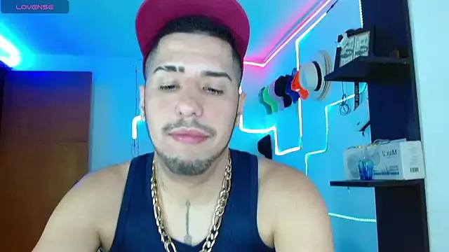 oscar22_cm from StripChat is Freechat