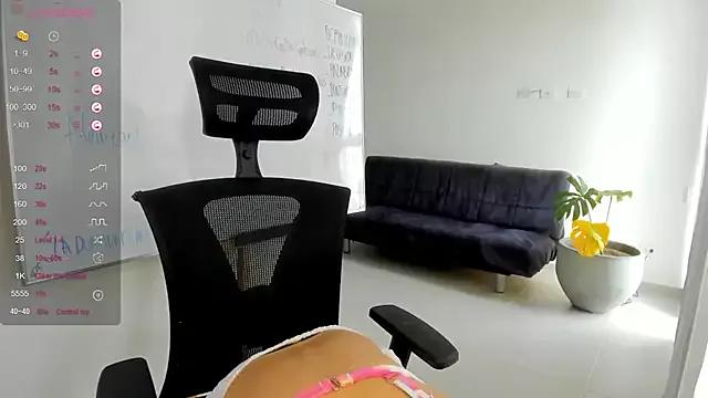 pauliCarter from StripChat is Freechat