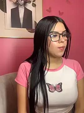 PrettyDafnne from StripChat is Freechat