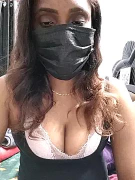 Queen-dhivya from StripChat is Freechat