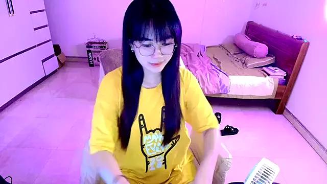 Queen_2k6 from StripChat is Freechat