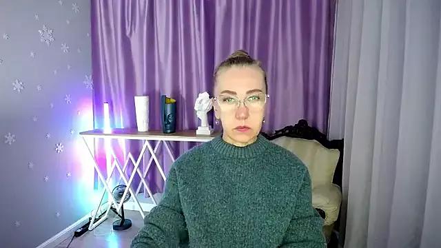 queen_a_n_i from StripChat is Freechat