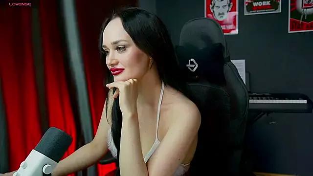 QueenAliss from StripChat is Freechat